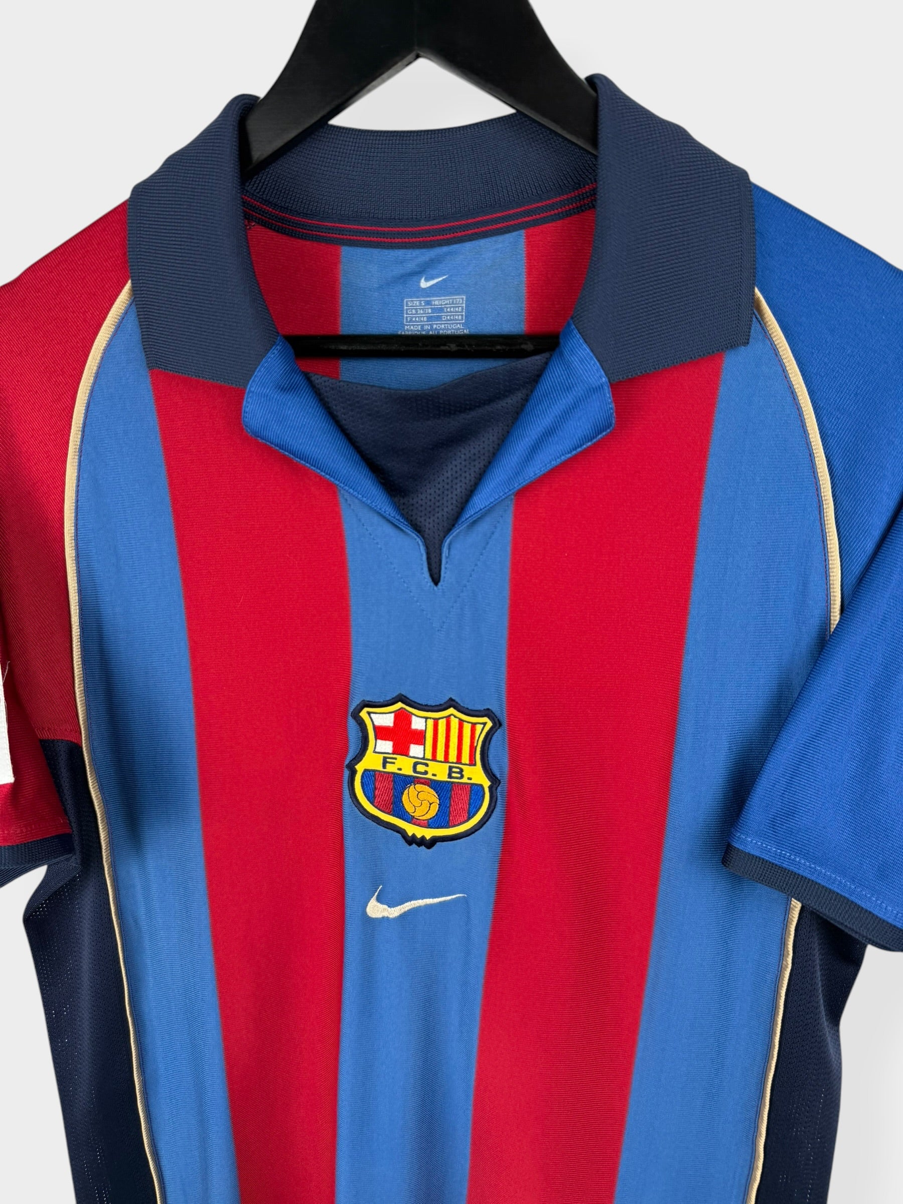 2001-02 BARCELONA HOME SHIRT XAVI #6 S - Image 4