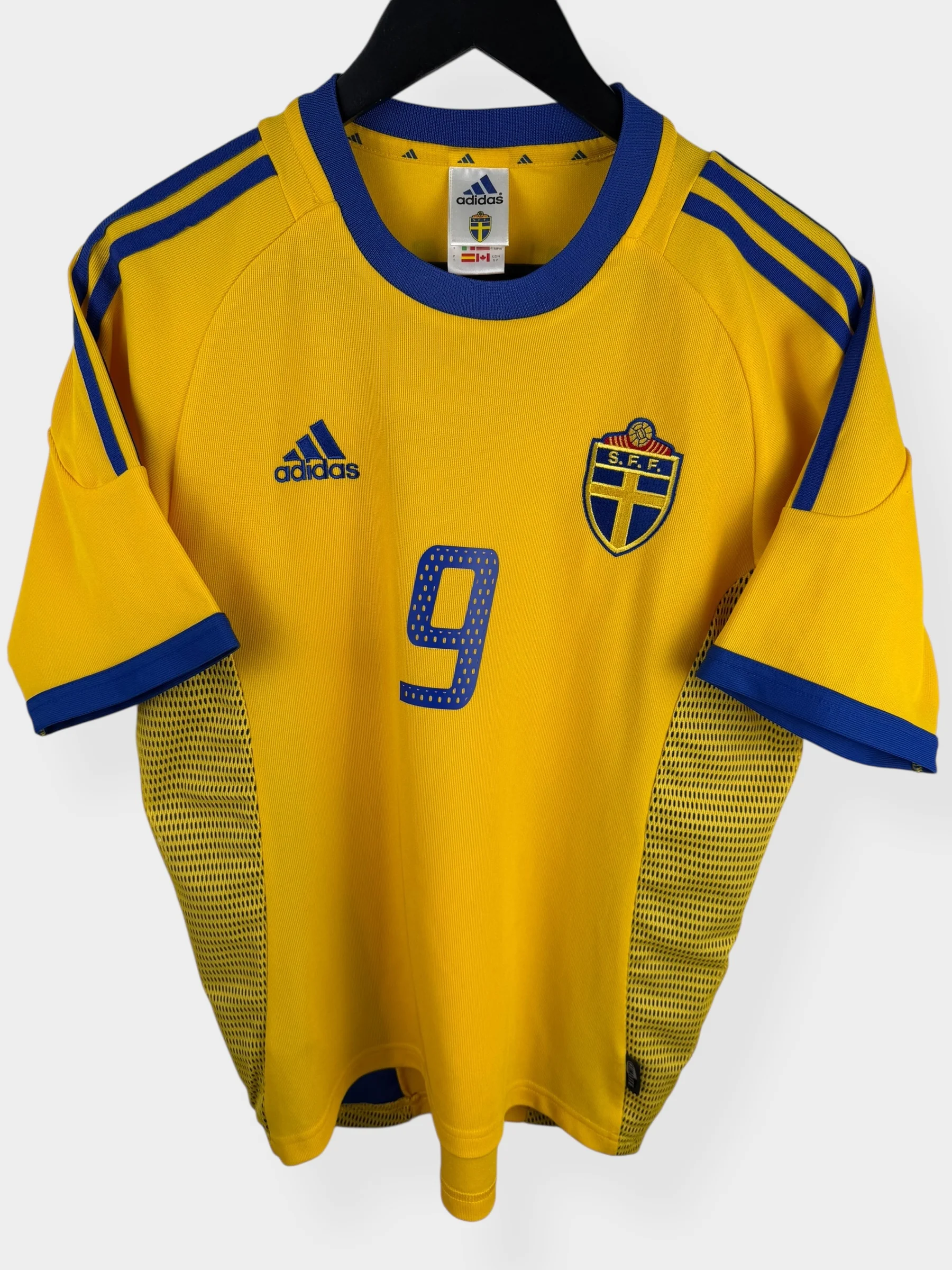 2002-03 SWEDEN HOME SHIRT LJUNGBERG #9 S - Image 2
