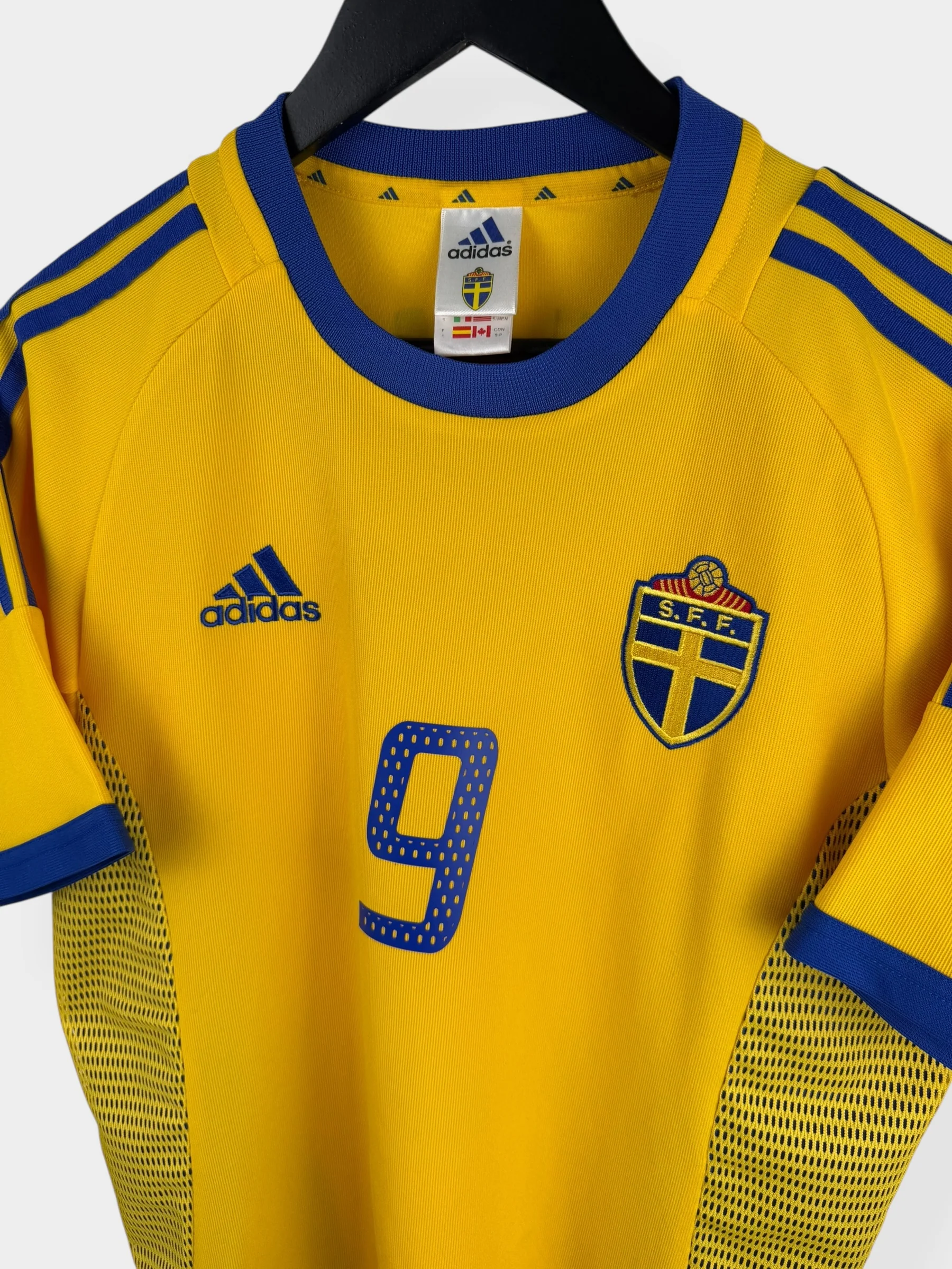 2002-03 SWEDEN HOME SHIRT LJUNGBERG #9 S - Image 4