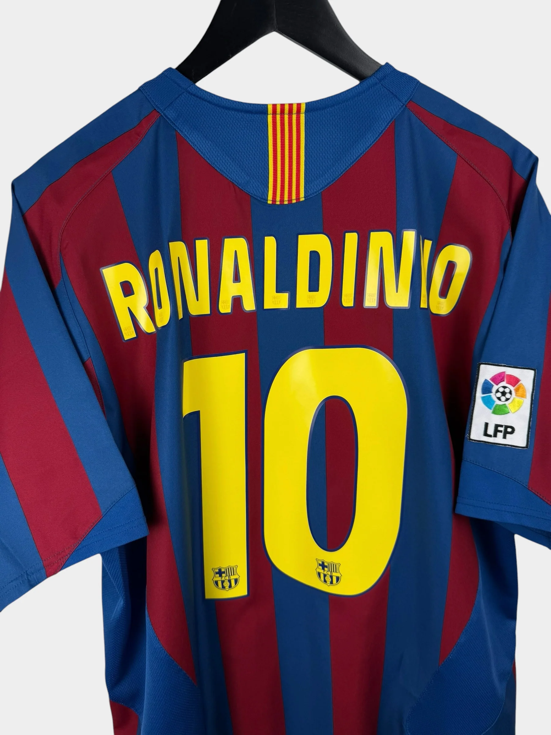 2005-06 BARCELONA HOME SHIRT RONALDINHO #10 L - Image 3