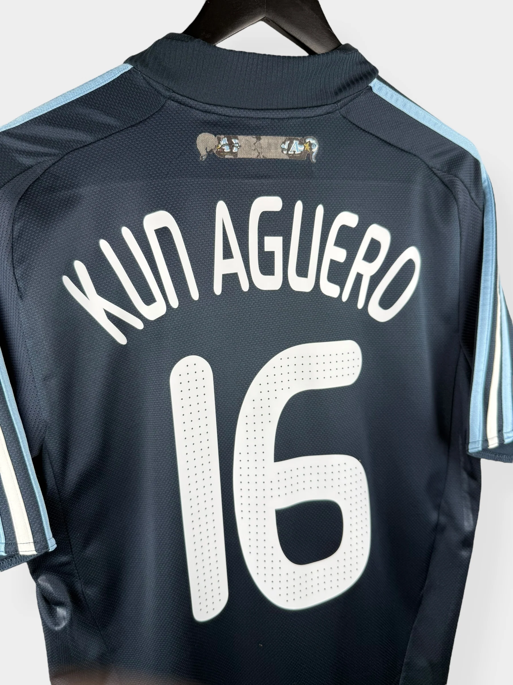 2007-08 ARGENTINA AWAY SHIRT KUN AGUERO M - Image 3