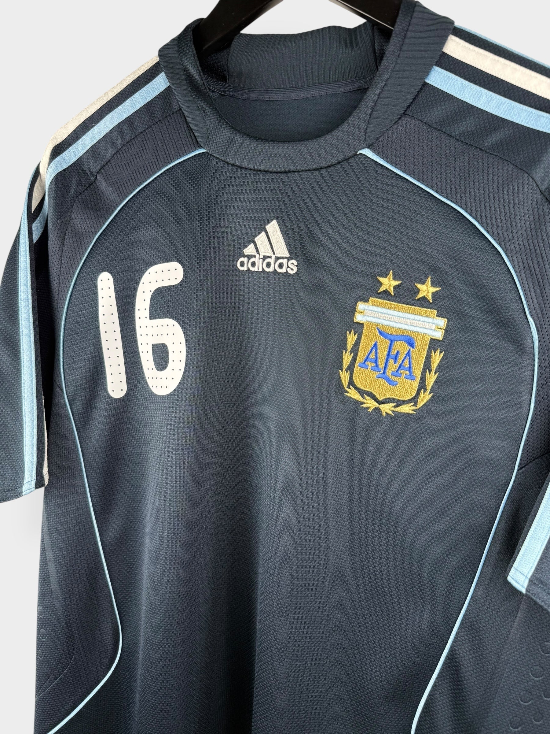 2007-08 ARGENTINA AWAY SHIRT KUN AGUERO M - Image 4