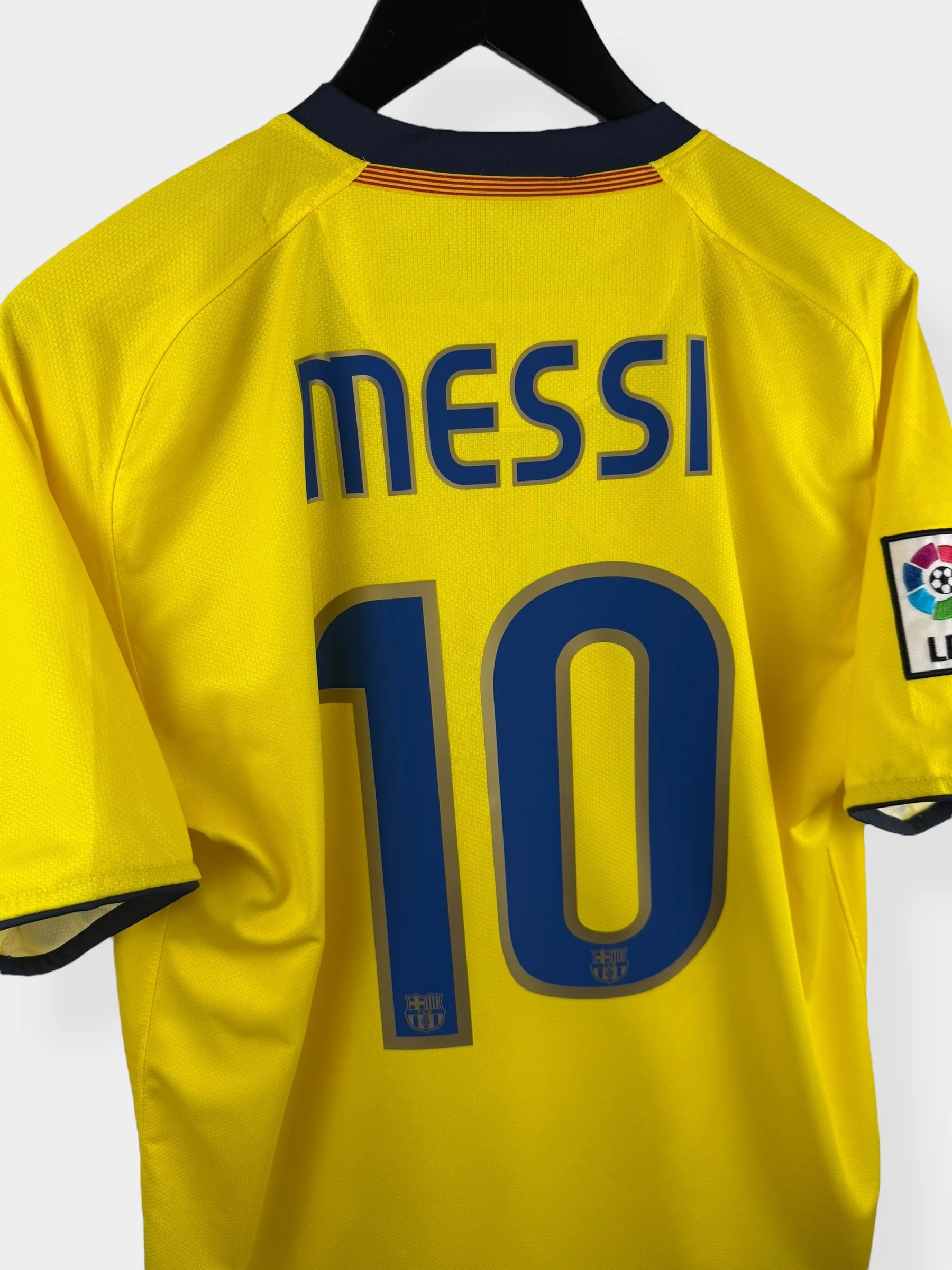 2008-10 BARCELONA AWAY SHIRT MESSI #10 M - Image 3