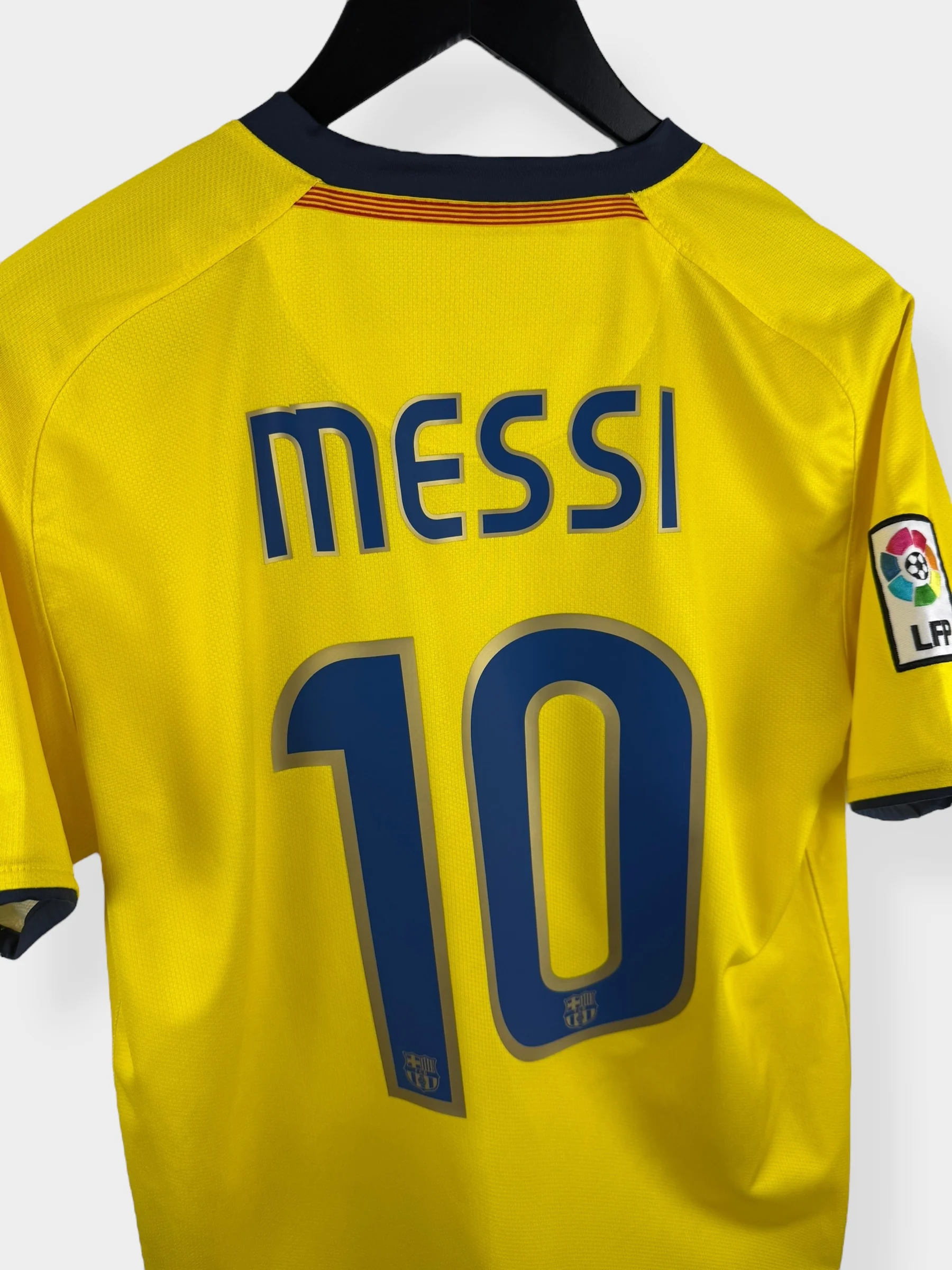 2008-10 BARCELONA AWAY SHIRT MESSI #10 S - Image 3