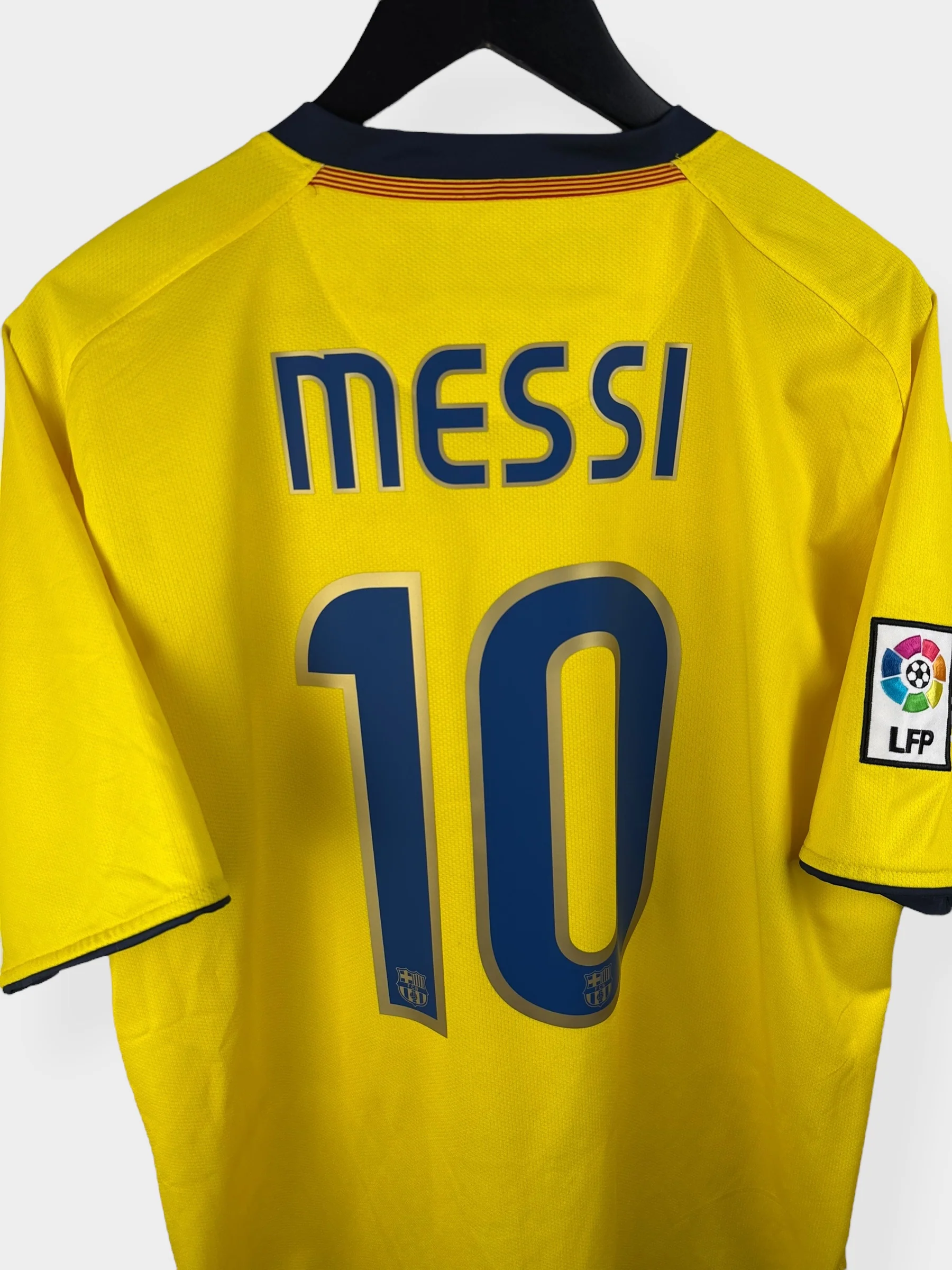 2008-10 BARCELONA AWAY SHIRT MESSI #10 XL - Image 3