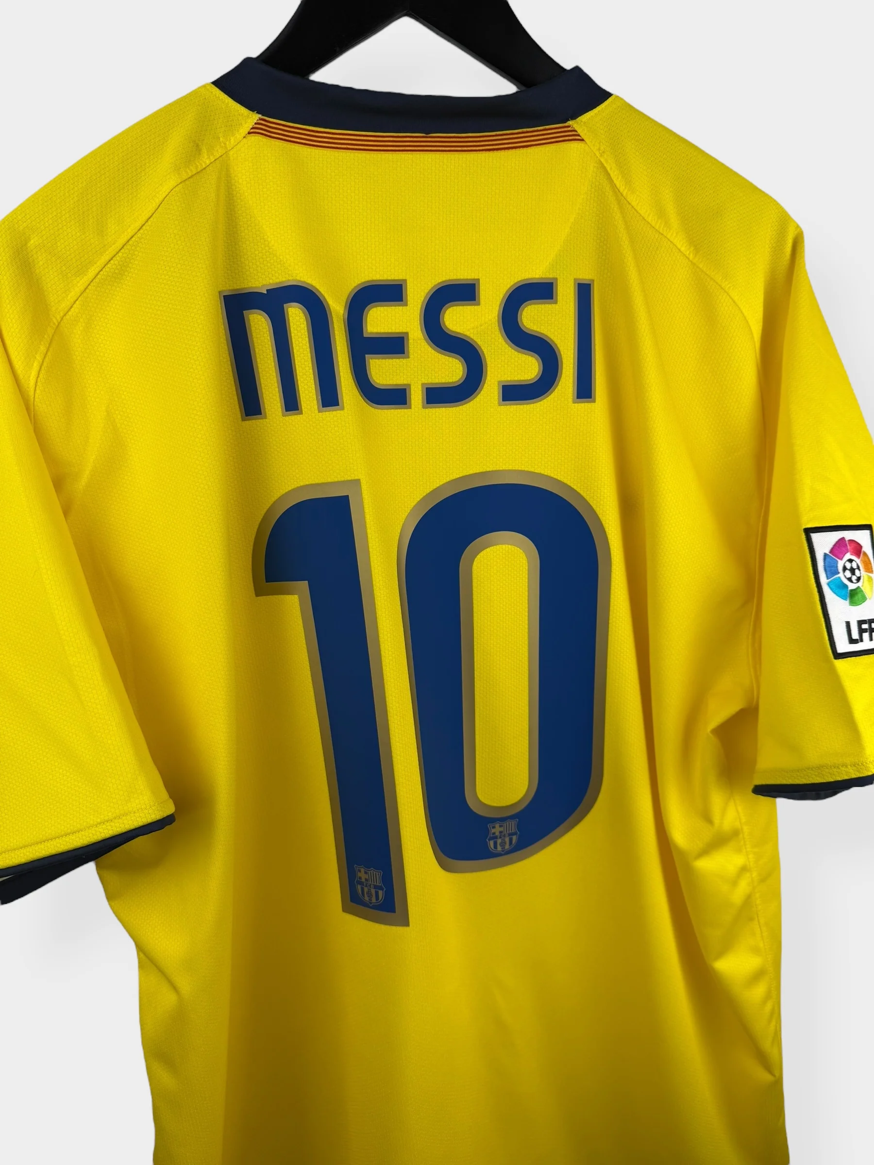 2008-10 BARCELONA AWAY SHIRT MESSI #10 XL - Image 3