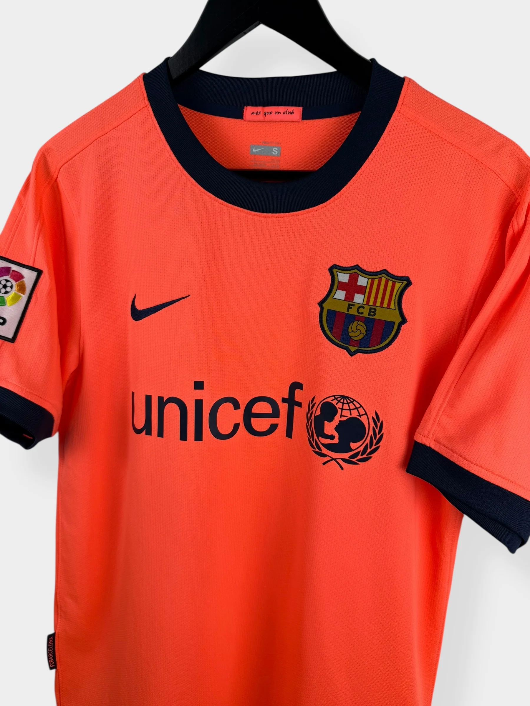 2009-10 BARCELONA AWAY SHIRT MESSI #10 S - Image 4