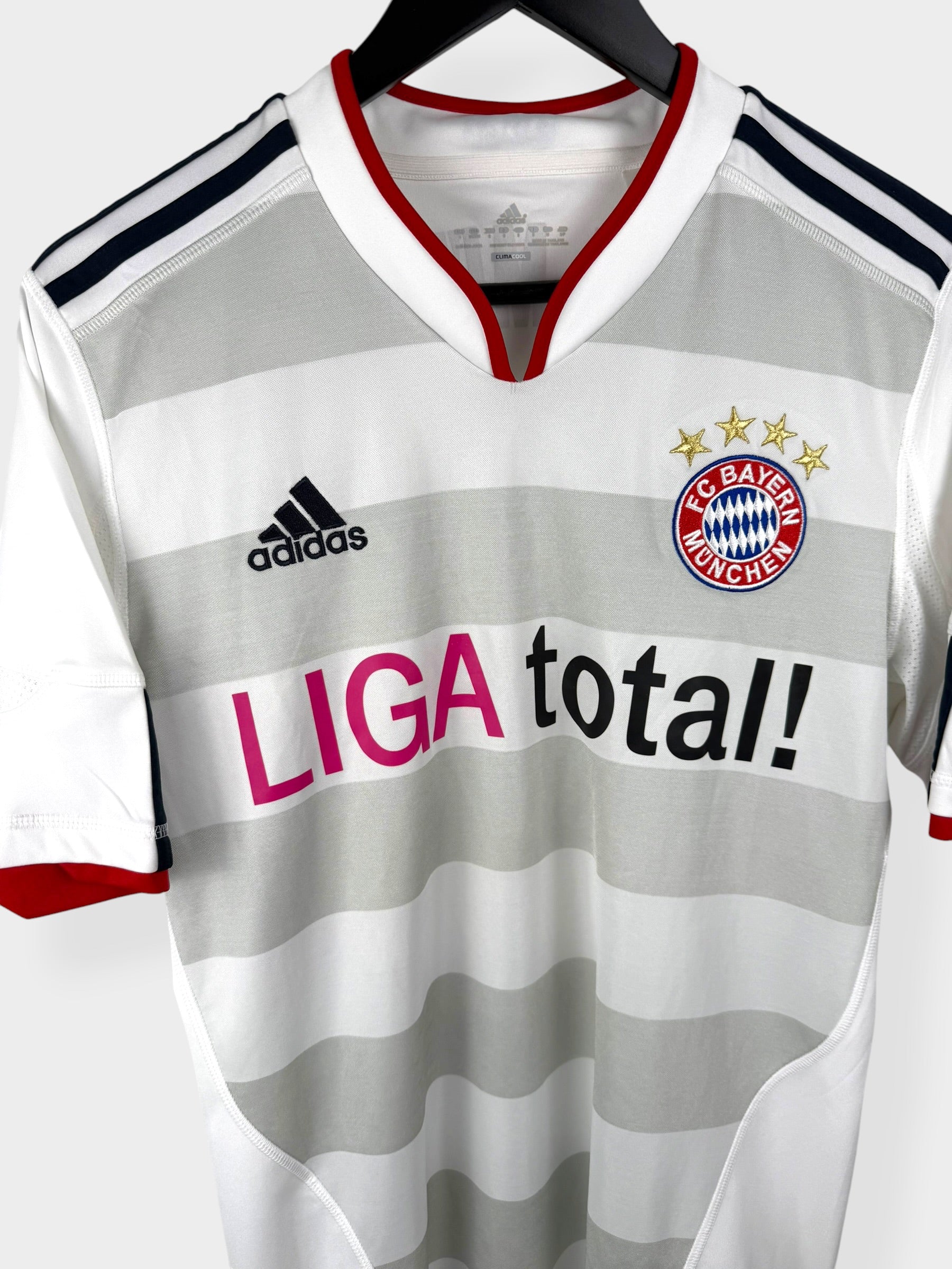 2010-11 BAYERN MUNICH AWAY SHIRT S - Image 3