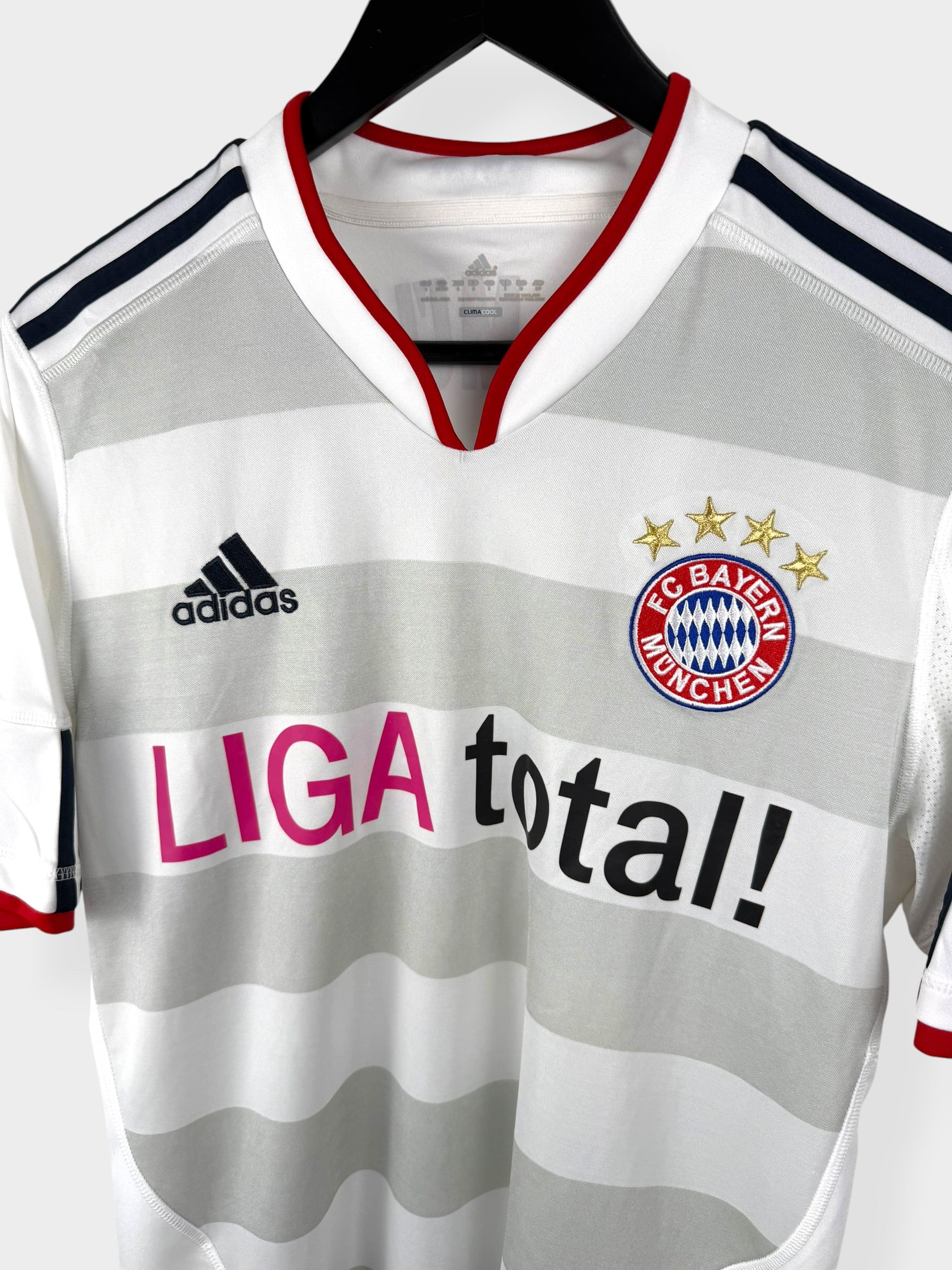 2010-11 BAYERN MUNICH AWAY SHIRT S - Image 4