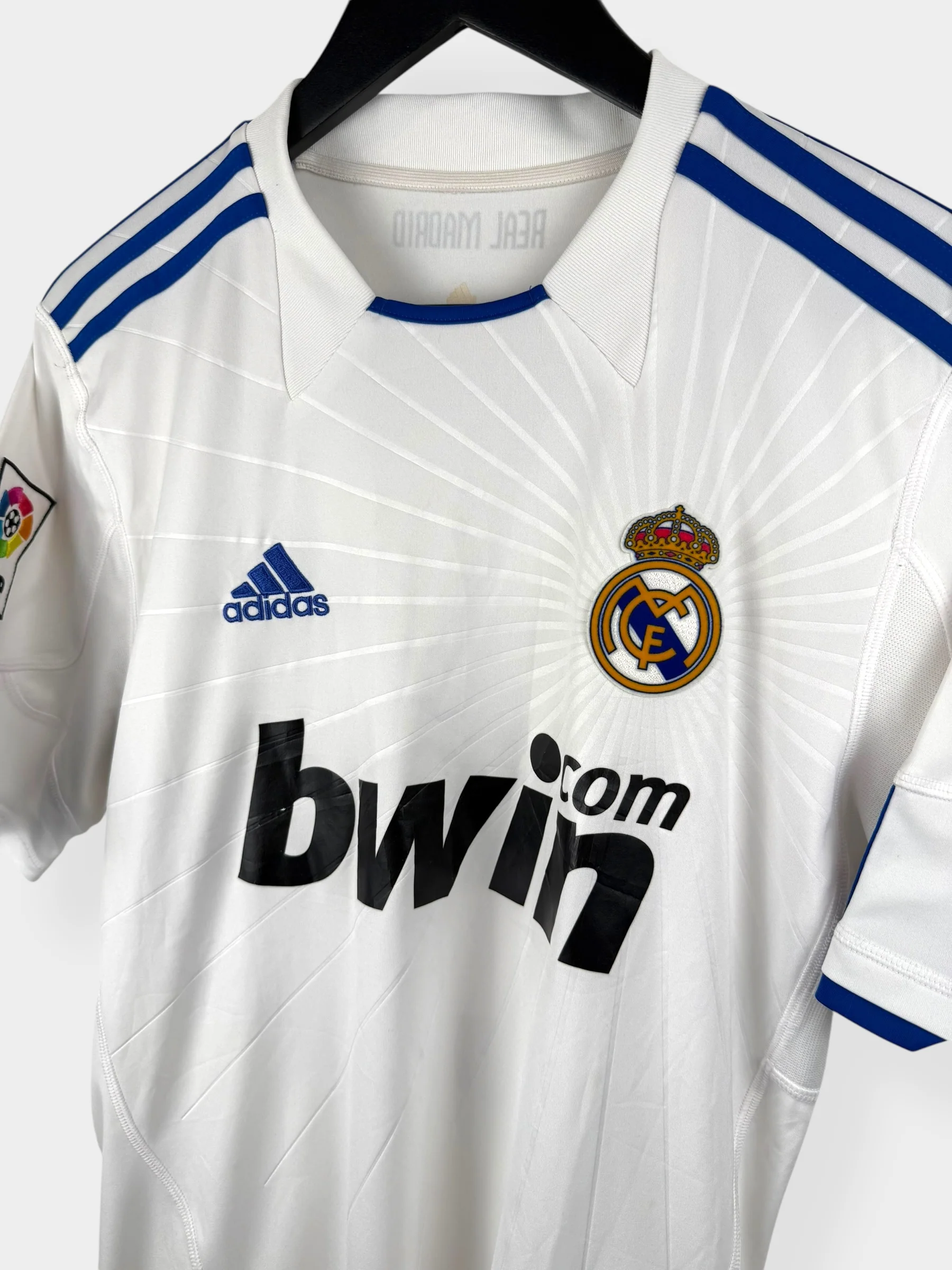 2010-11 REAL MADRID HOME SHIRT DI MARIA #22 S - Image 4