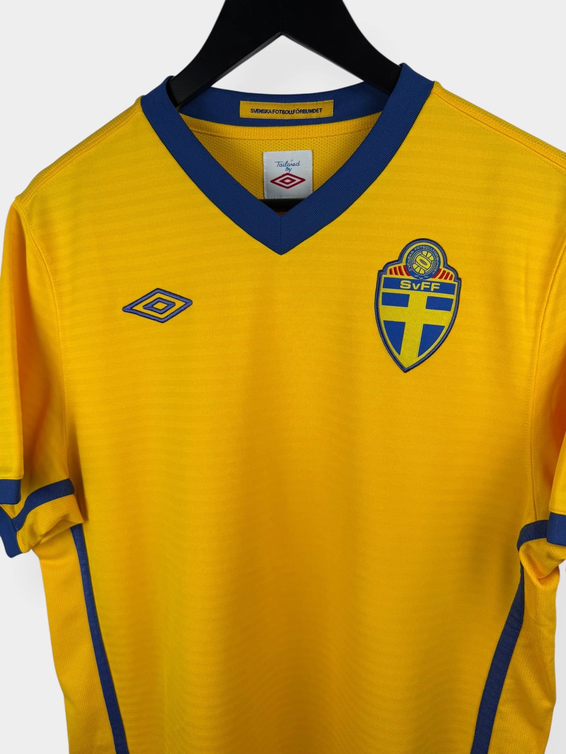 2010-11 SWEDEN HOME SHIRT L - Image 4