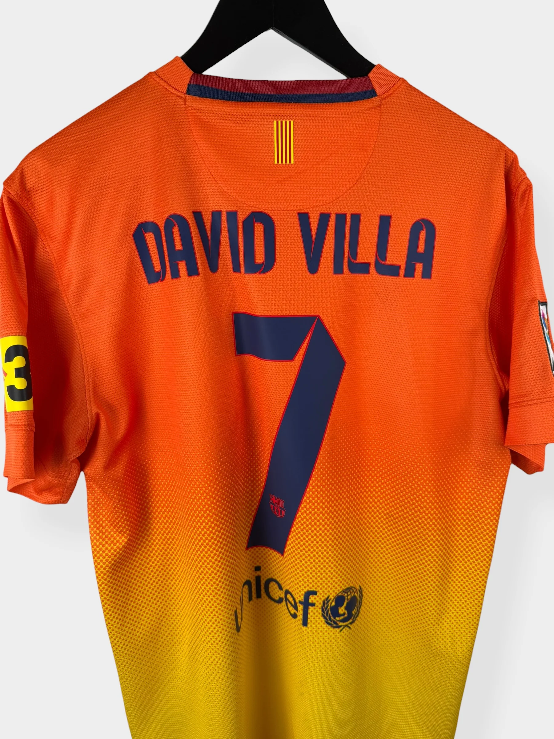 2012-13 BARCELONA AWAY SHIRT DAVID VILLA #7 M - Image 3