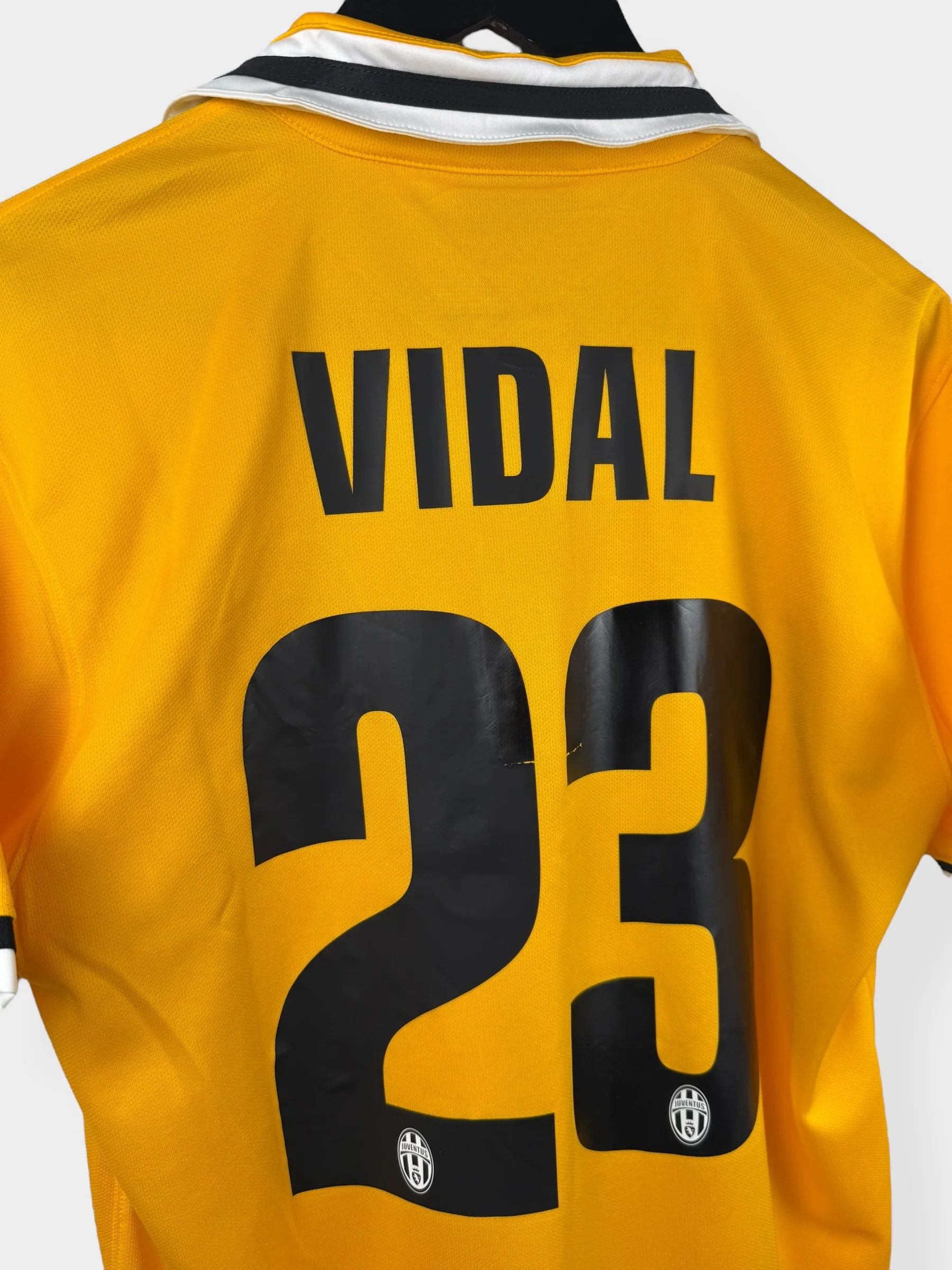 2013-14 JUVENTUS AWAY SHIRT VIDAL #23 M - Image 3