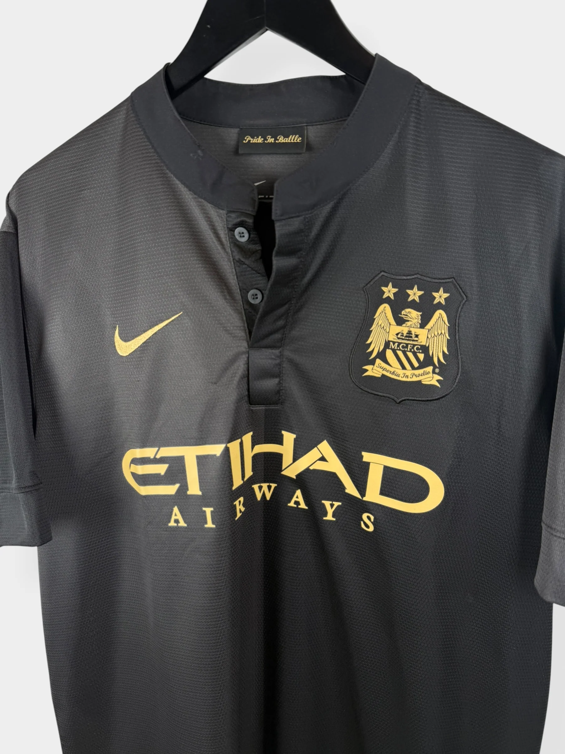 2013-14 MANCHESTER CITY AWAY SHIRT KUN AGUERO #16 L - Image 4