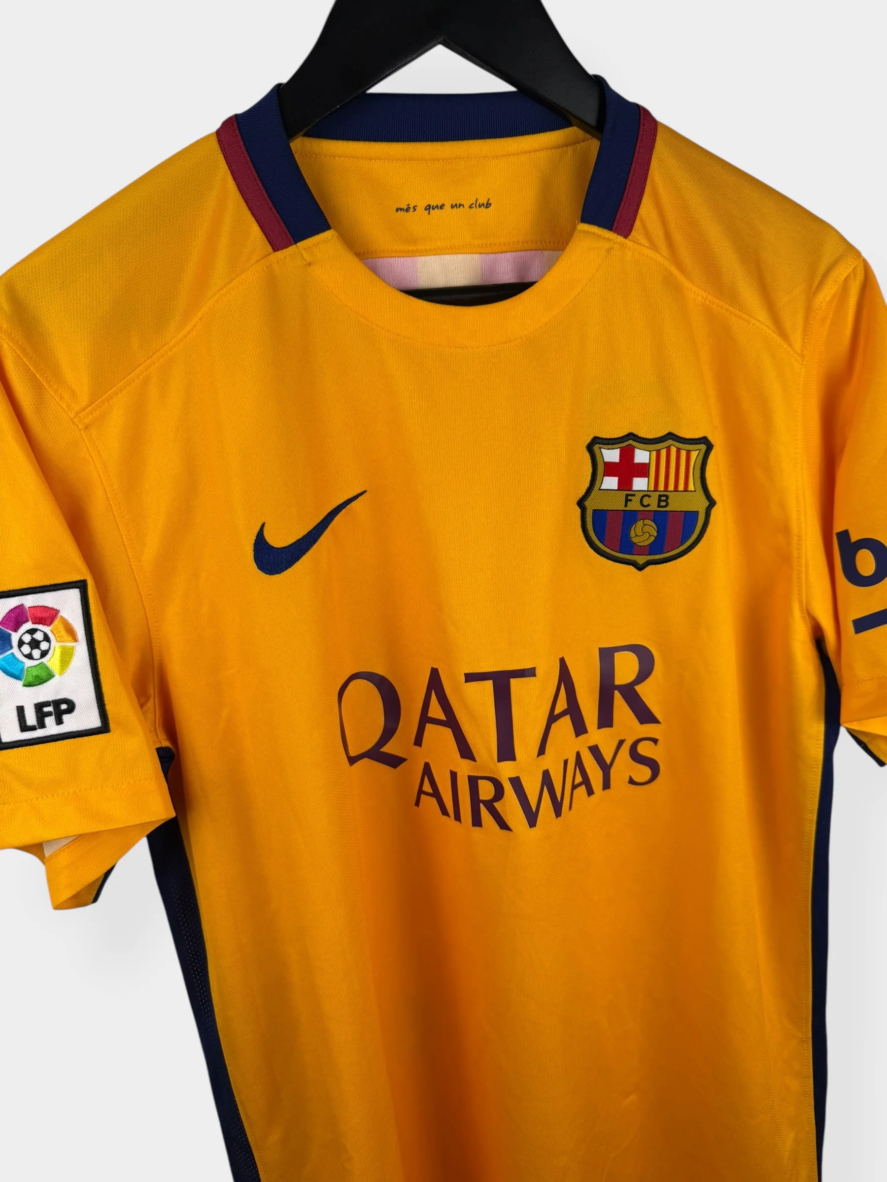 2015-16 BARCELONA AWAY SHIRT M - Image 3