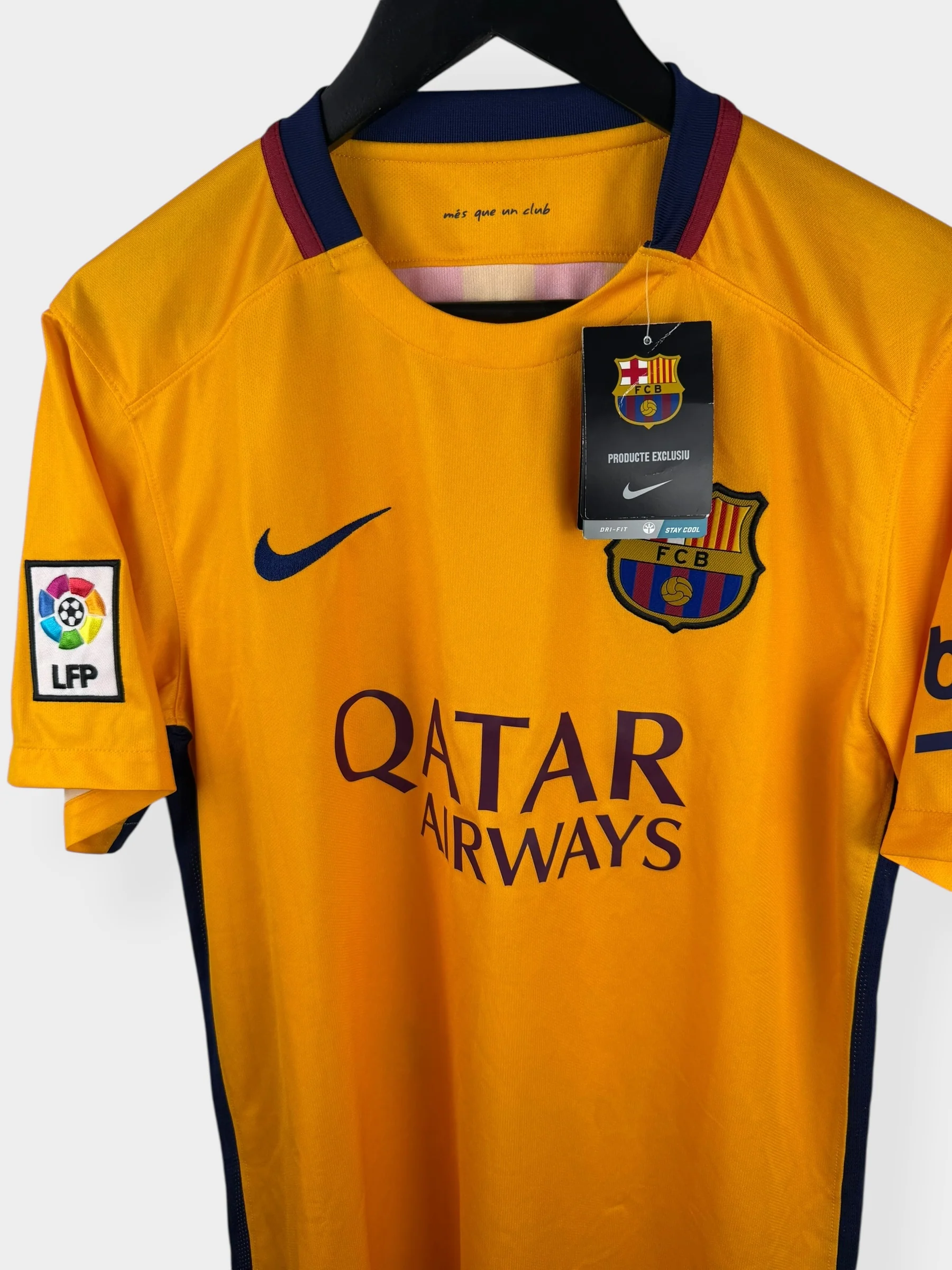 2015-16 BARCELONA AWAY SHIRT M - Image 4