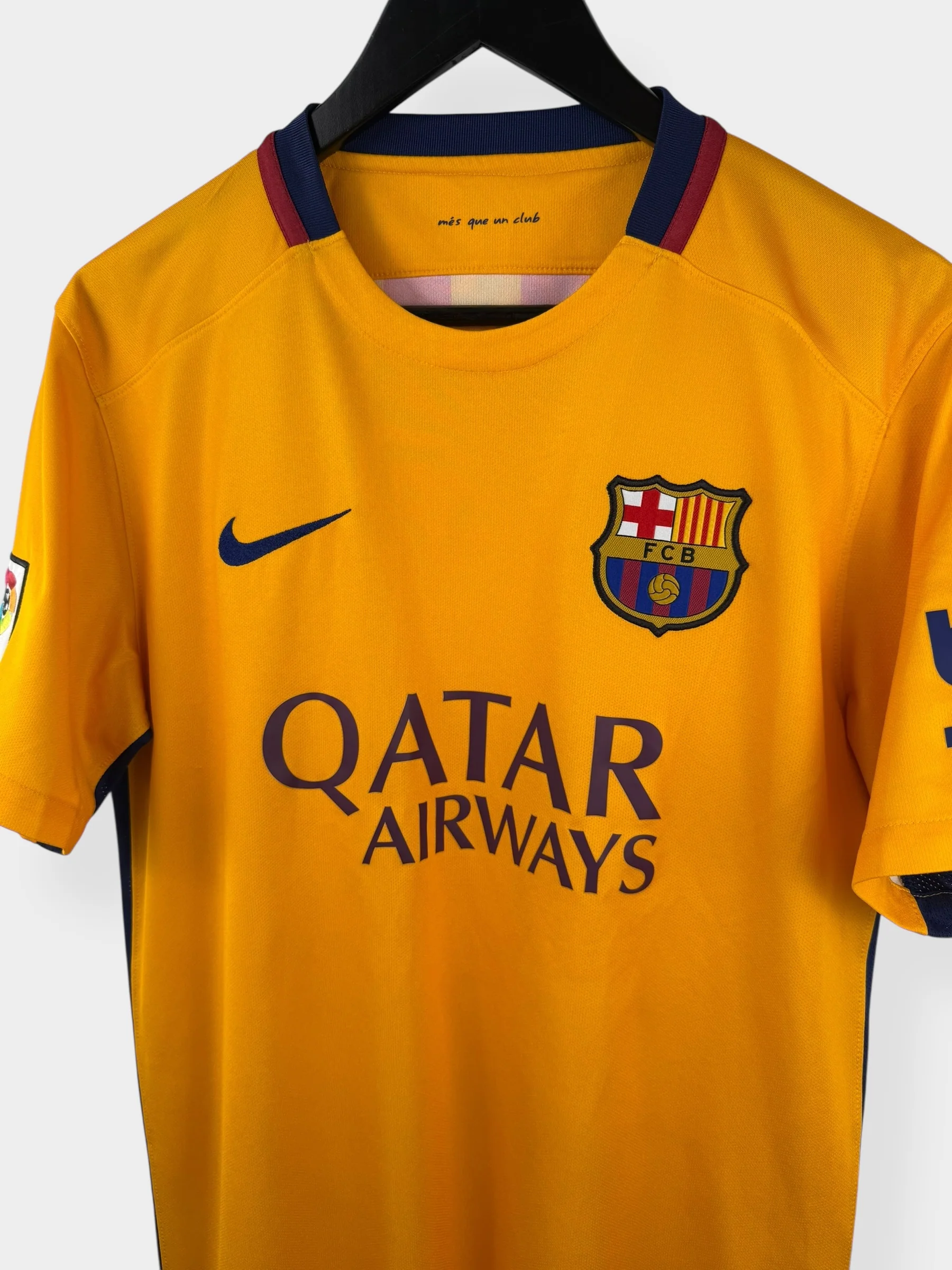 2015-16 BARCELONA AWAY SHIRT M - Image 4