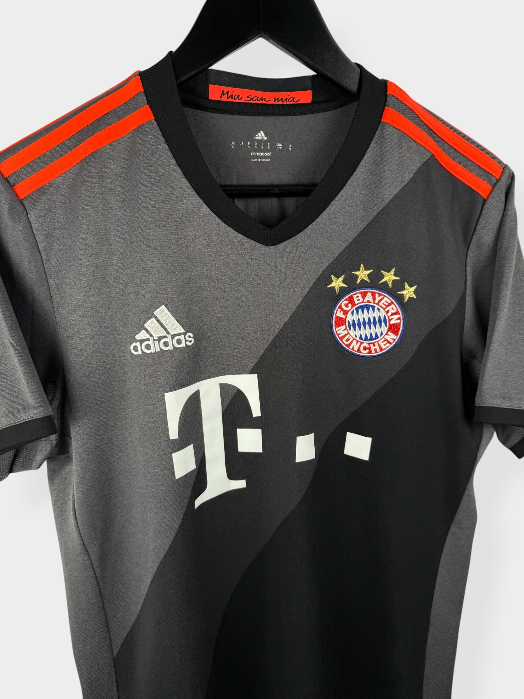 2016-17 BAYERN MUNICH AWAY SHIRT S - Image 3