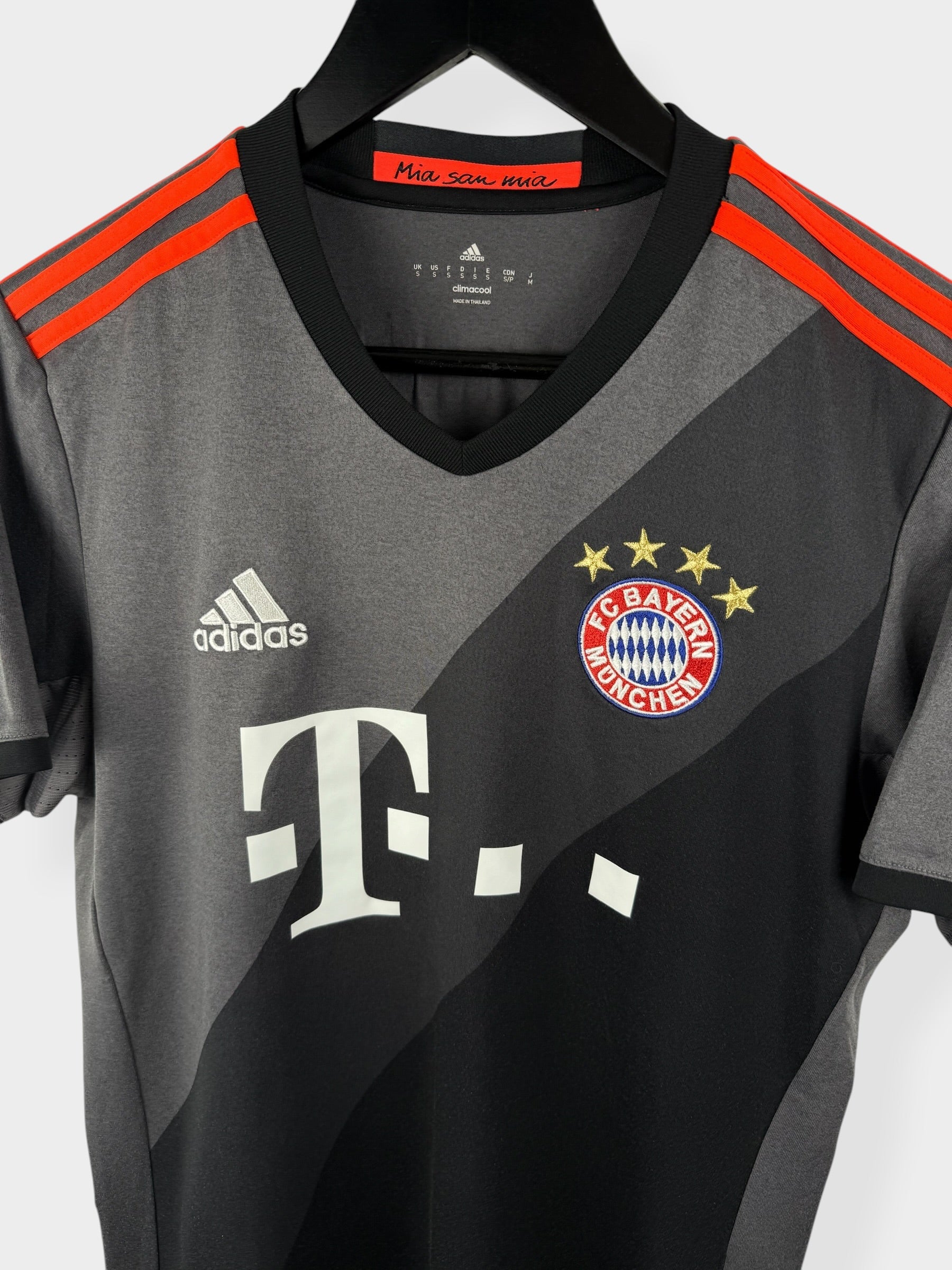 2016-17 BAYERN MUNICH AWAY SHIRT S - Image 4