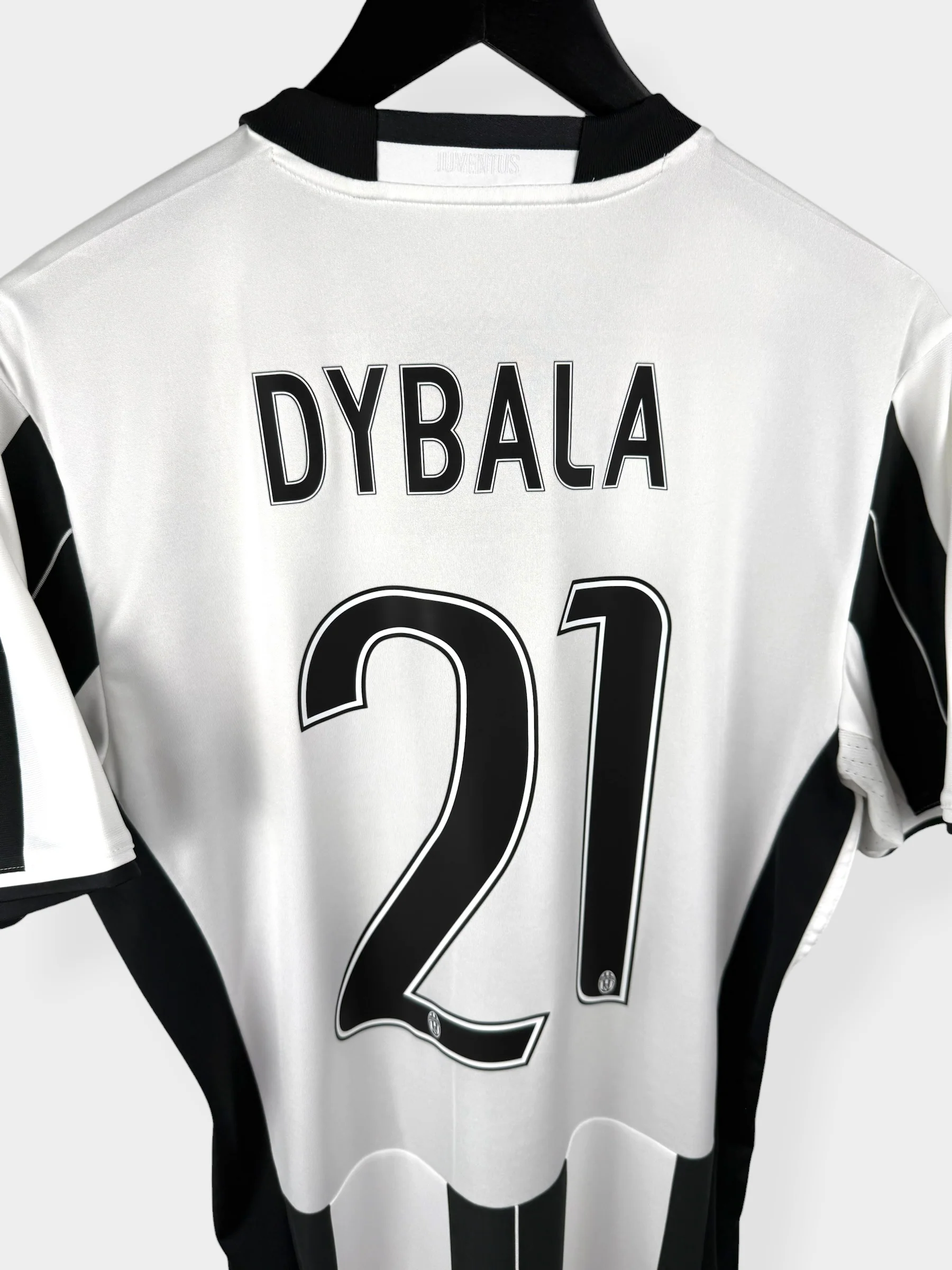 2016-17 JUVENTUS HOME SHIRT DYBALA #21 M - Image 3
