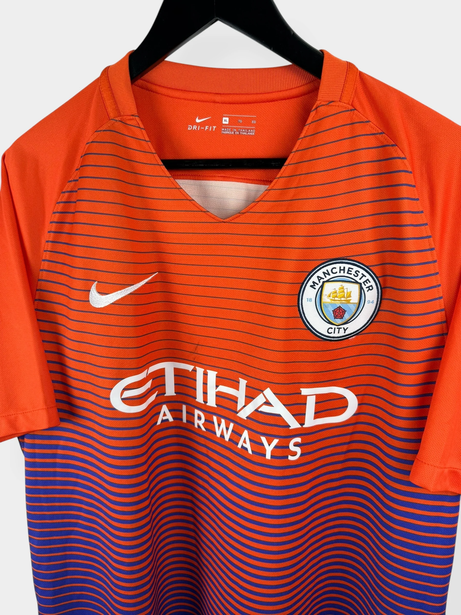 2016-17 MANCHESTER CITY THIRD SHIRT XL - Image 4