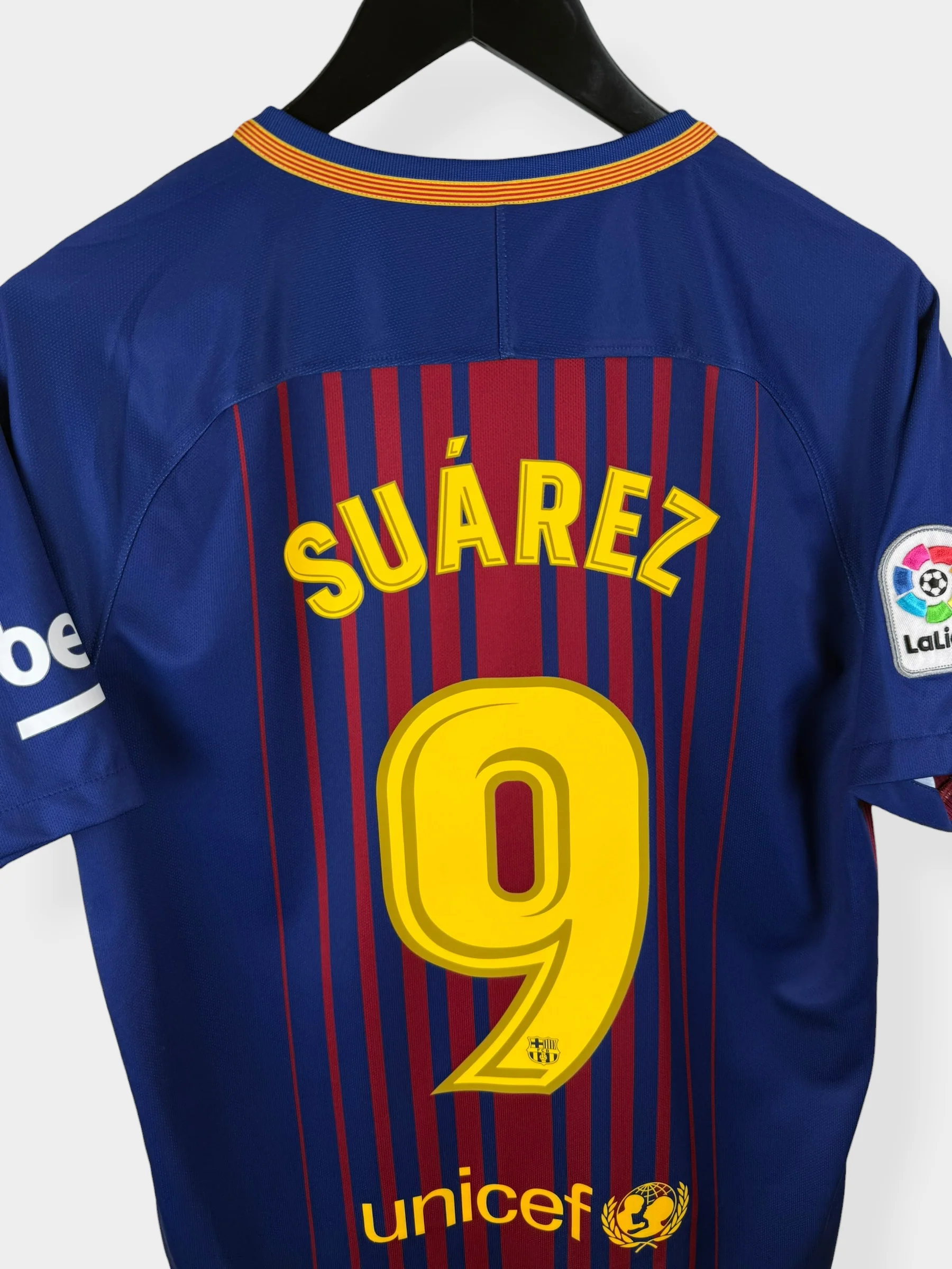 2017-18 BARCELONA HOME SHIRT SUAREZ #9 M - Image 3