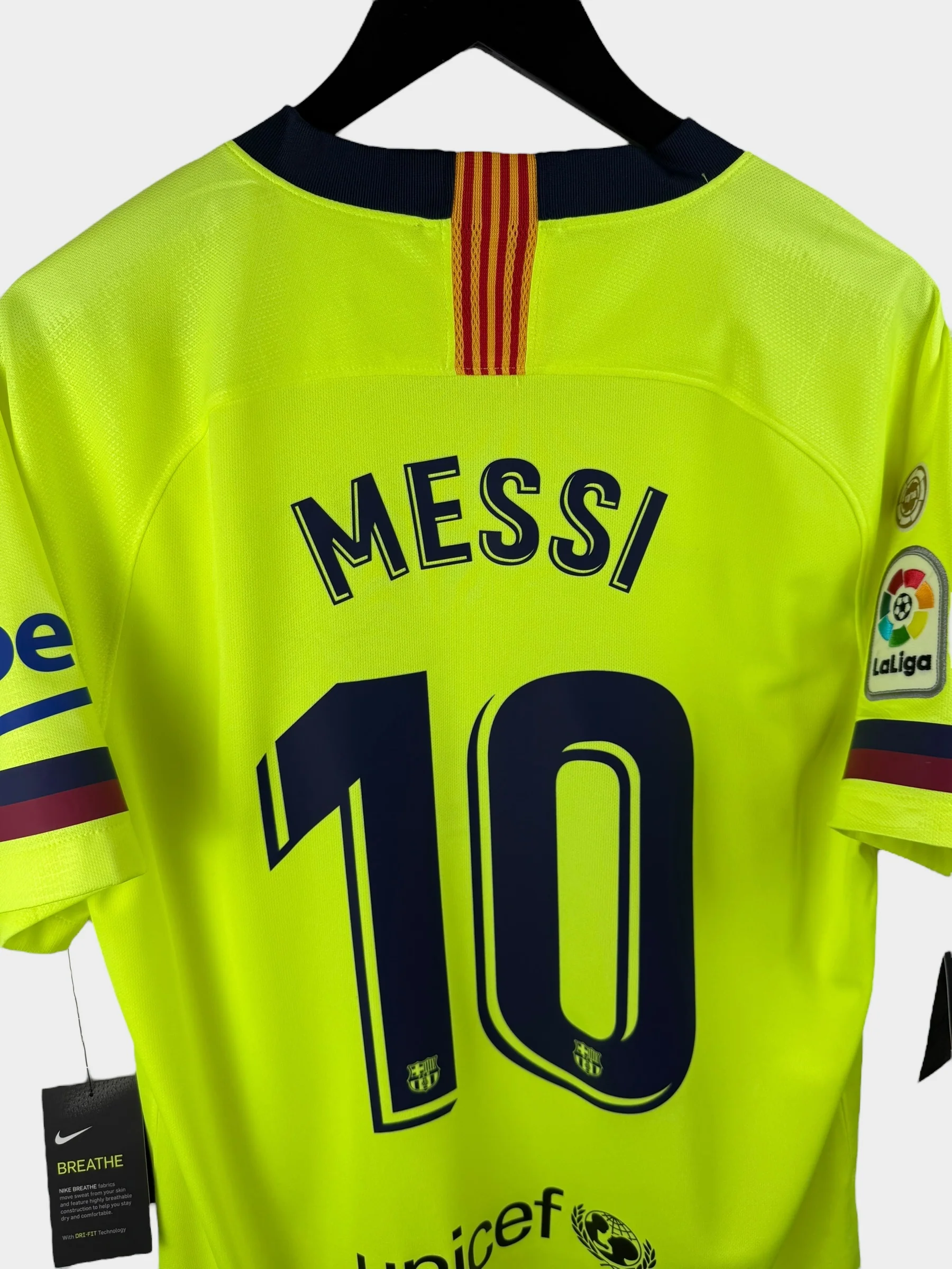 2018-19 BARCELONA AWAY SHIRT MESSI #10 L - Image 3