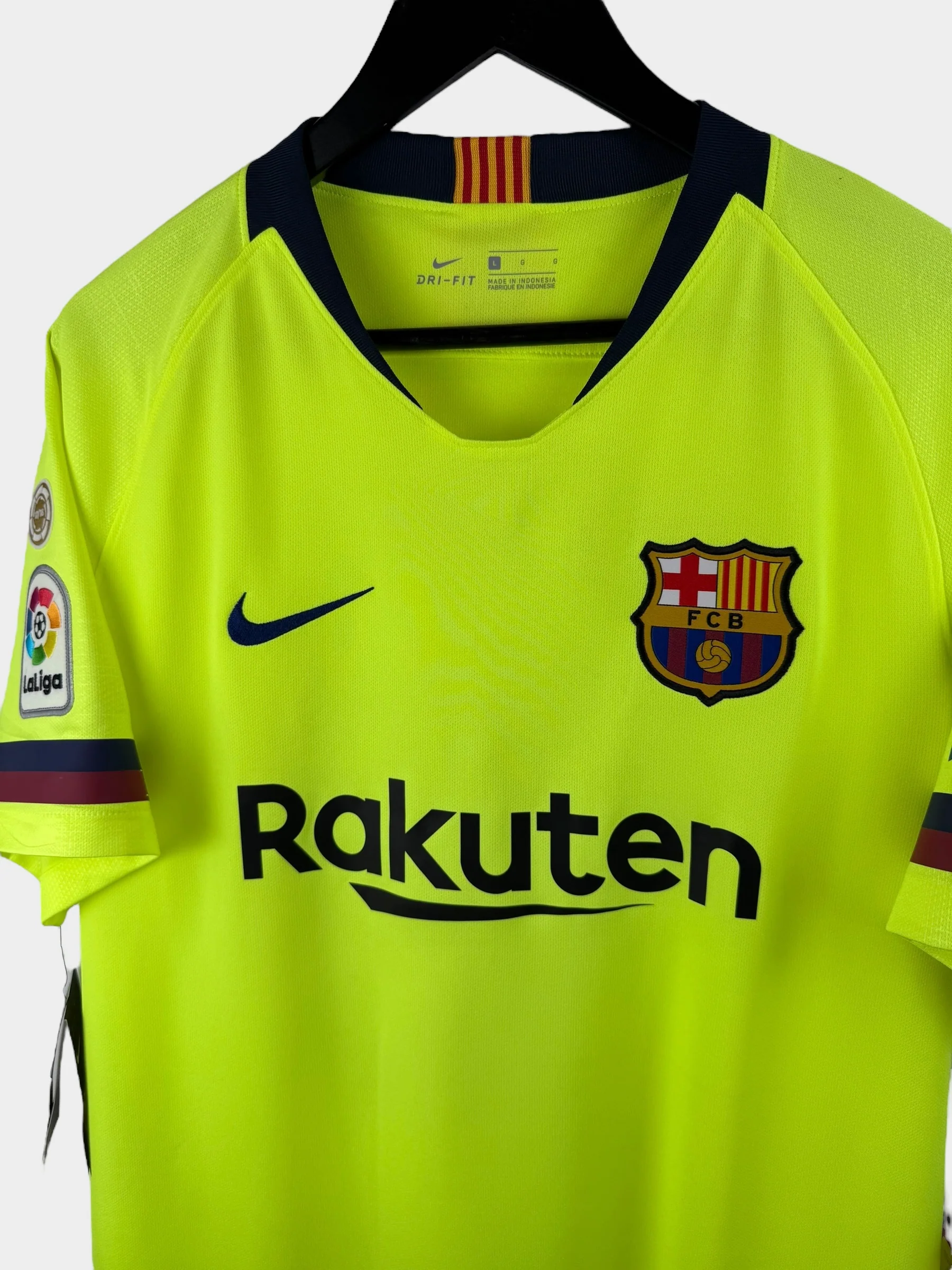 2018-19 BARCELONA AWAY SHIRT MESSI #10 L - Image 4