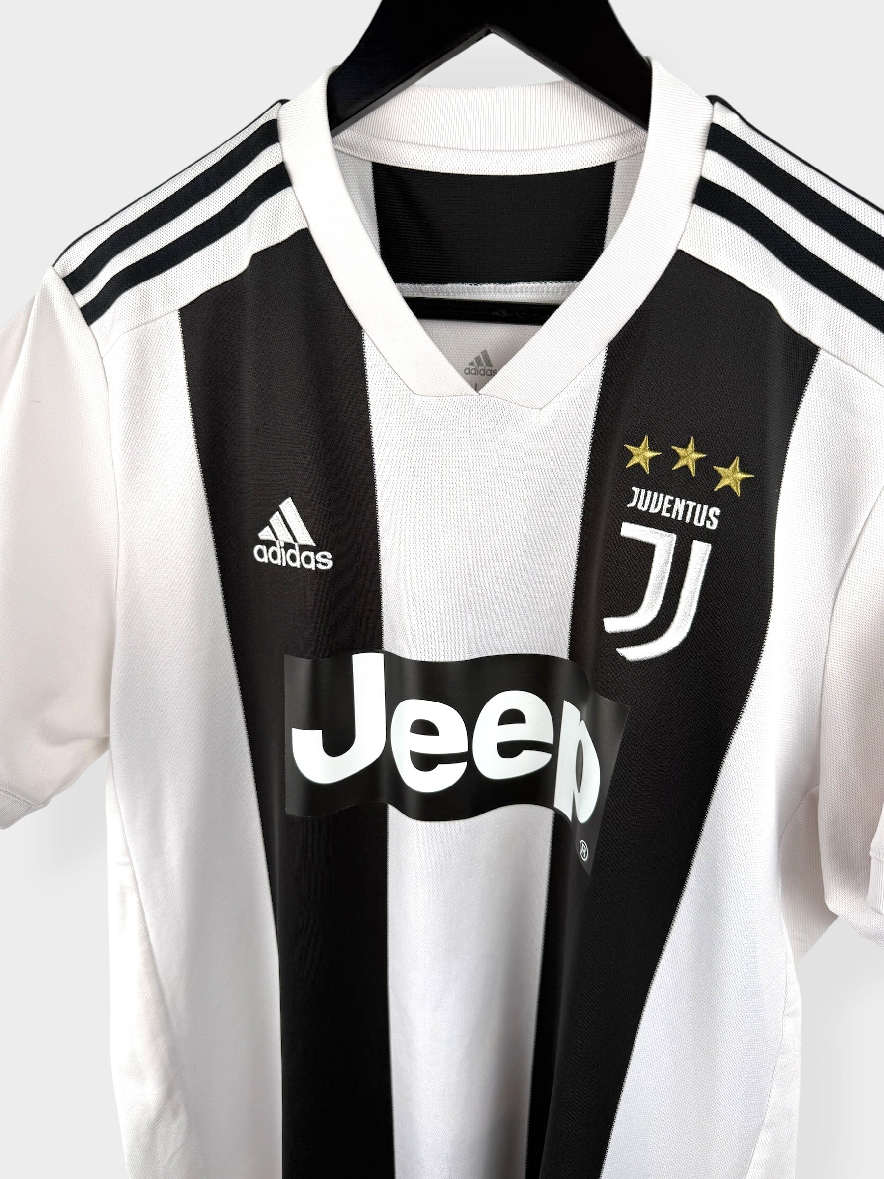 2018-19 JUVENTUS HOME SHIRT RONALDO #7 L - Image 4