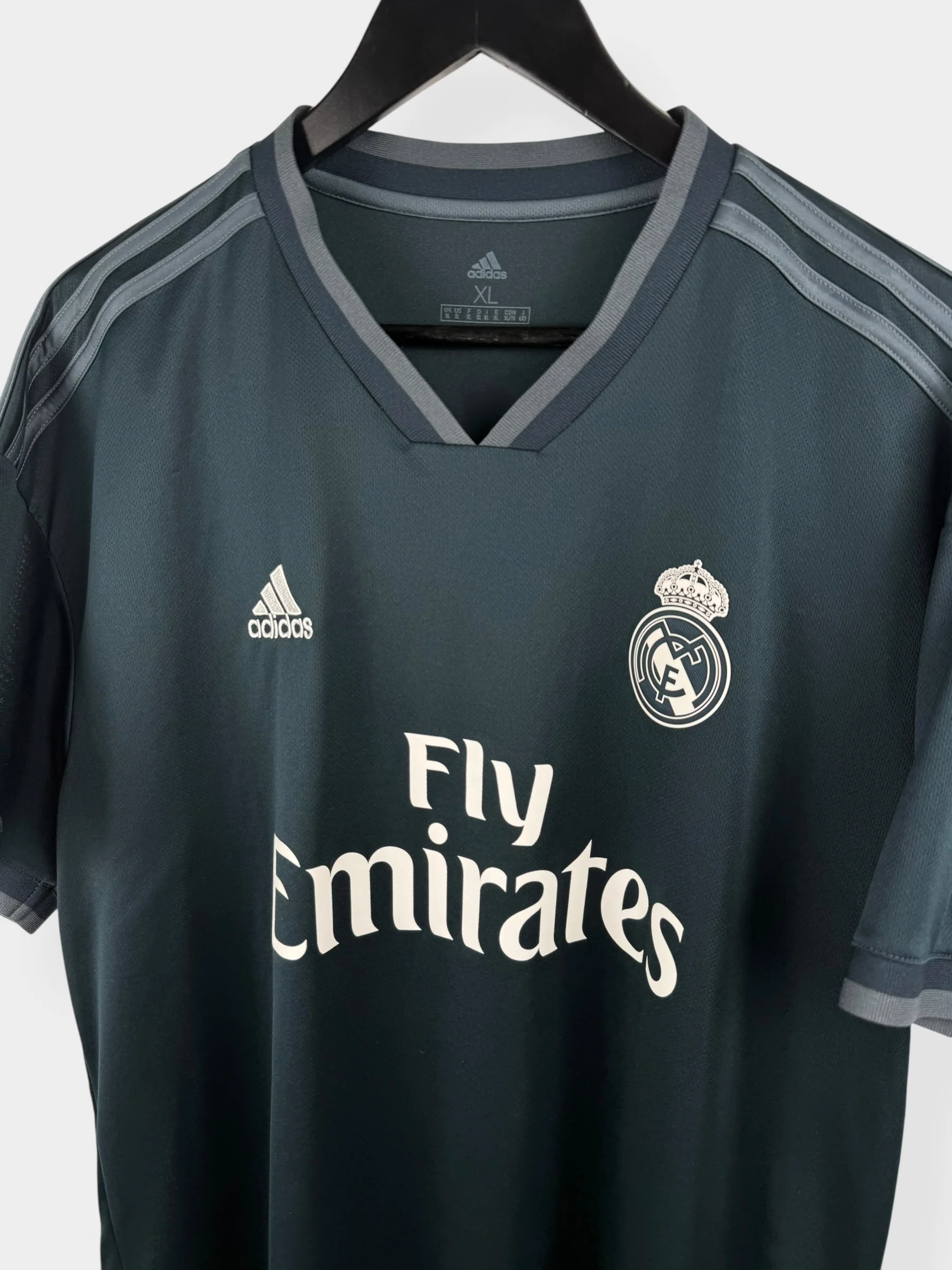 2018-19 REAL MADRID AWAY SHIRT BENZEMA #9 XL - Image 4