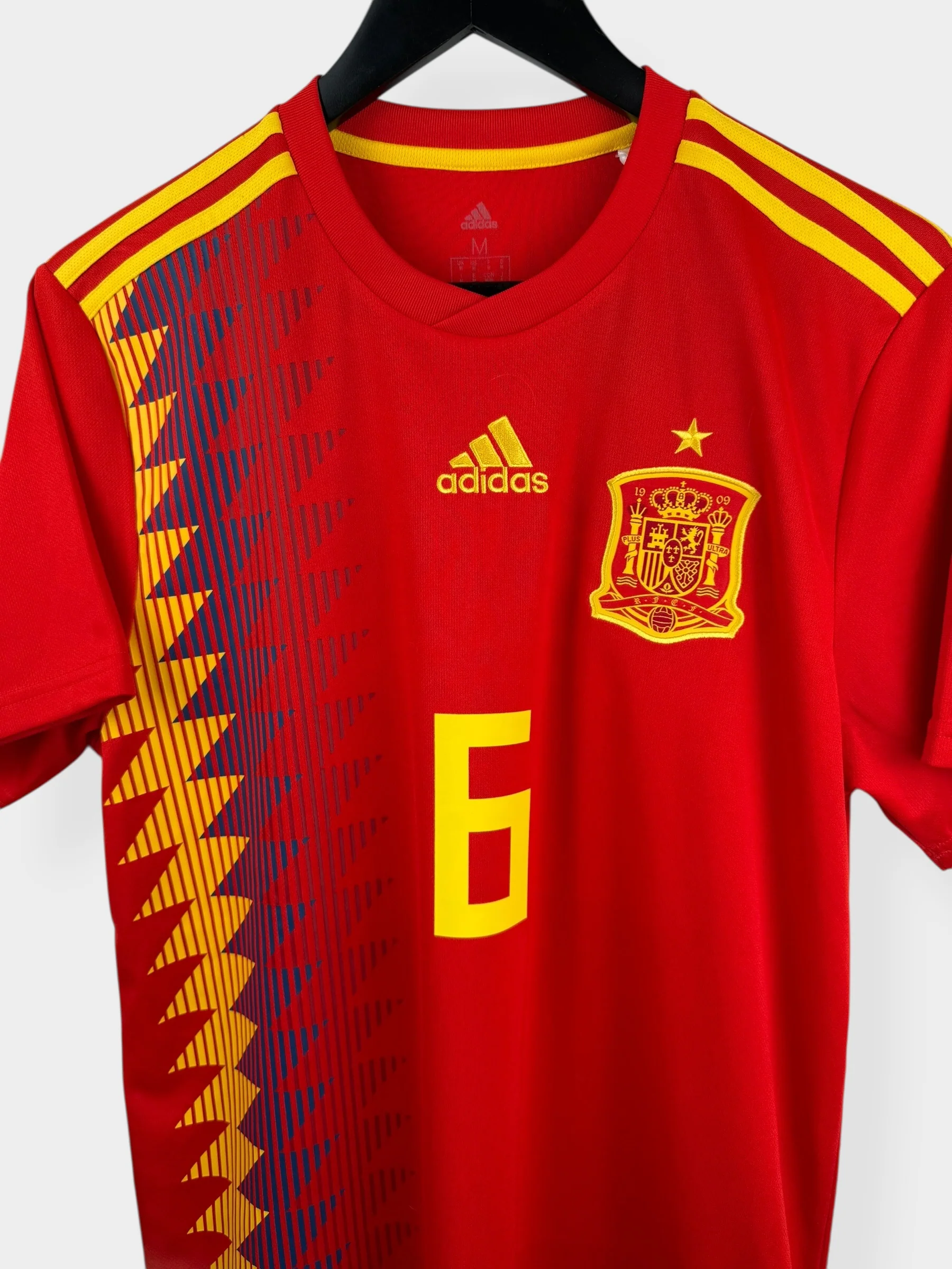 2018-19 SPAIN HOME SHIRT INIESTA #6 M - Image 4