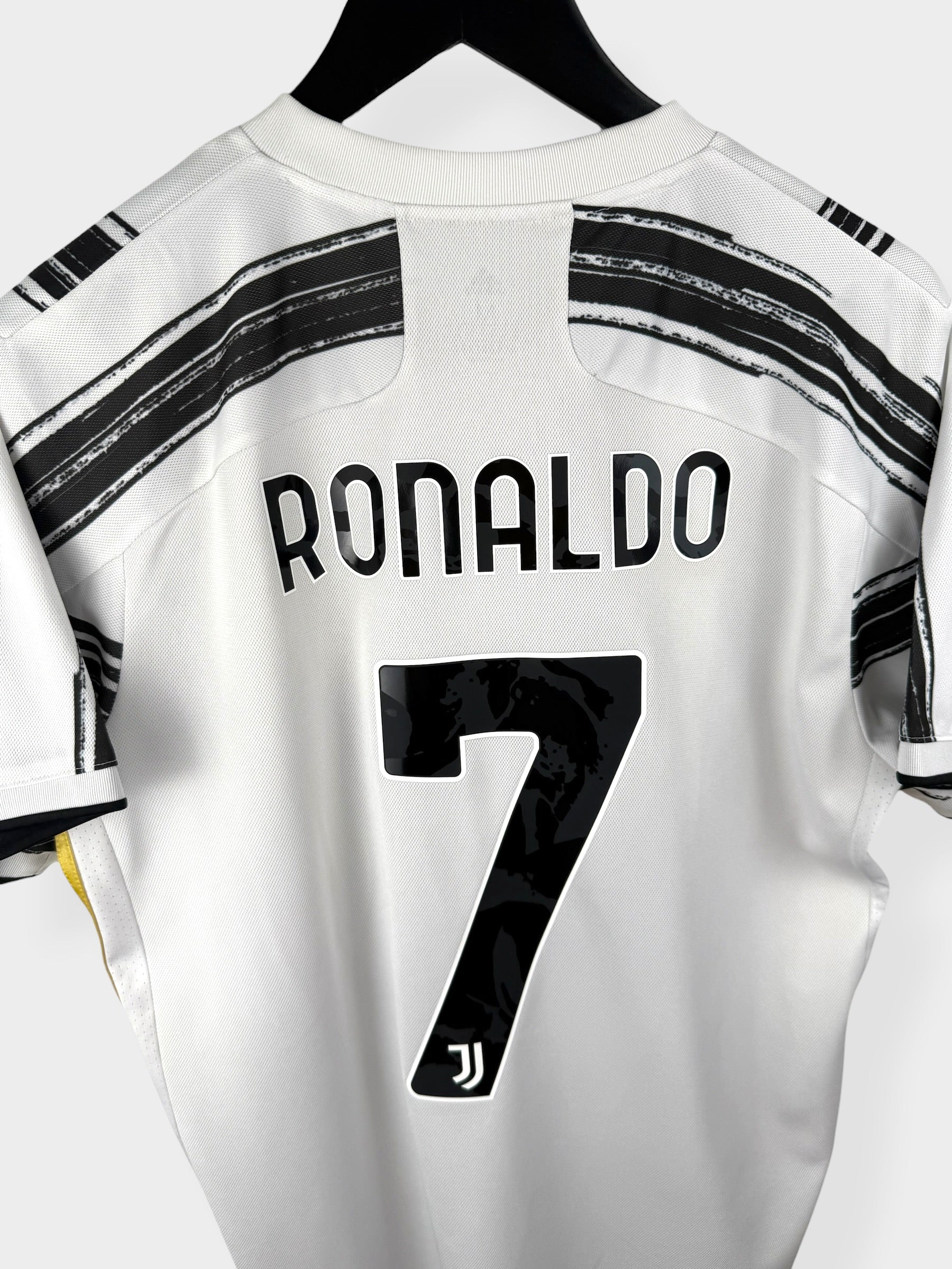 2020-21 JUVENTUS HOME SHIRT RONALDO #7 M - Image 3